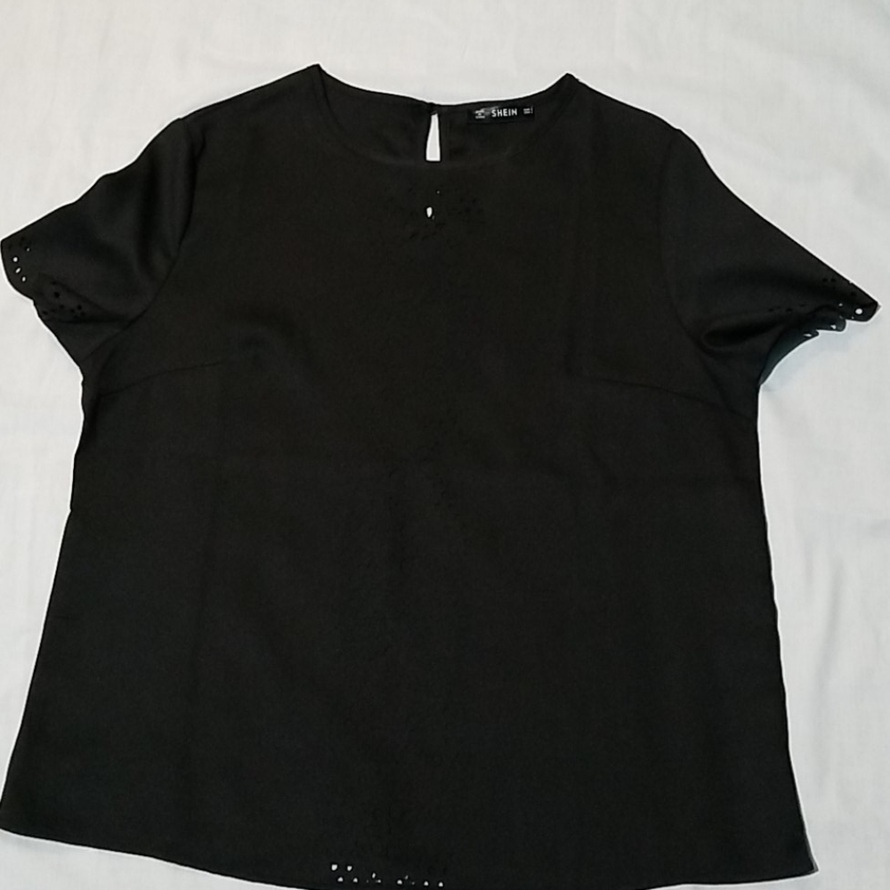 Women's Laser Cut Scallop Trim Solid Top (Size L)